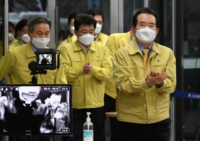 韓國1595例、日本894例、意大利470例…全球多地疫情升級！鐘南山建議全球形成聯(lián)防聯(lián)控機(jī)制.jpg